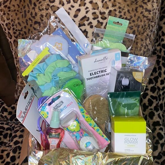 Happy 2024  Beauty Mystery Box!! 💋🥰❤️ - Picture 1 of 8